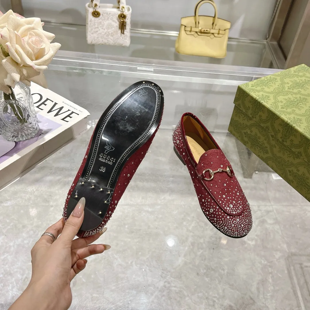 👟👟Ex-factory price 500👟👟 Genuine leather sole +50 (35-41) (41/42 customized) As an outstanding representative of Gucci’s design heritage, the Jordaan series of loafers with horsebit buckles vividly highlight the classic and elegant style. Crafted from the brand's signature monogram canvas, this shoe is timeless. Made from soft material and with a refined, smooth silhouette, these shoes are a perfect expression of everyday elegance. Gucci Angora Red GG Canvas Women Light Gold Tone Hardware Horsebit Faceted Crystal Detail Leather Sole Flat.